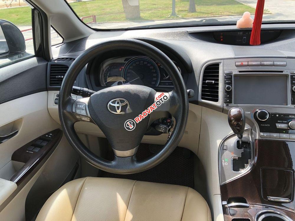 Cần bán lại xe Toyota Venza đời 2011, màu đen, xe nhập như mới, giá 635tr-7