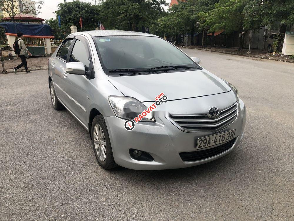 Cần bán Toyota Vios MT đời 2011, màu bạc-0