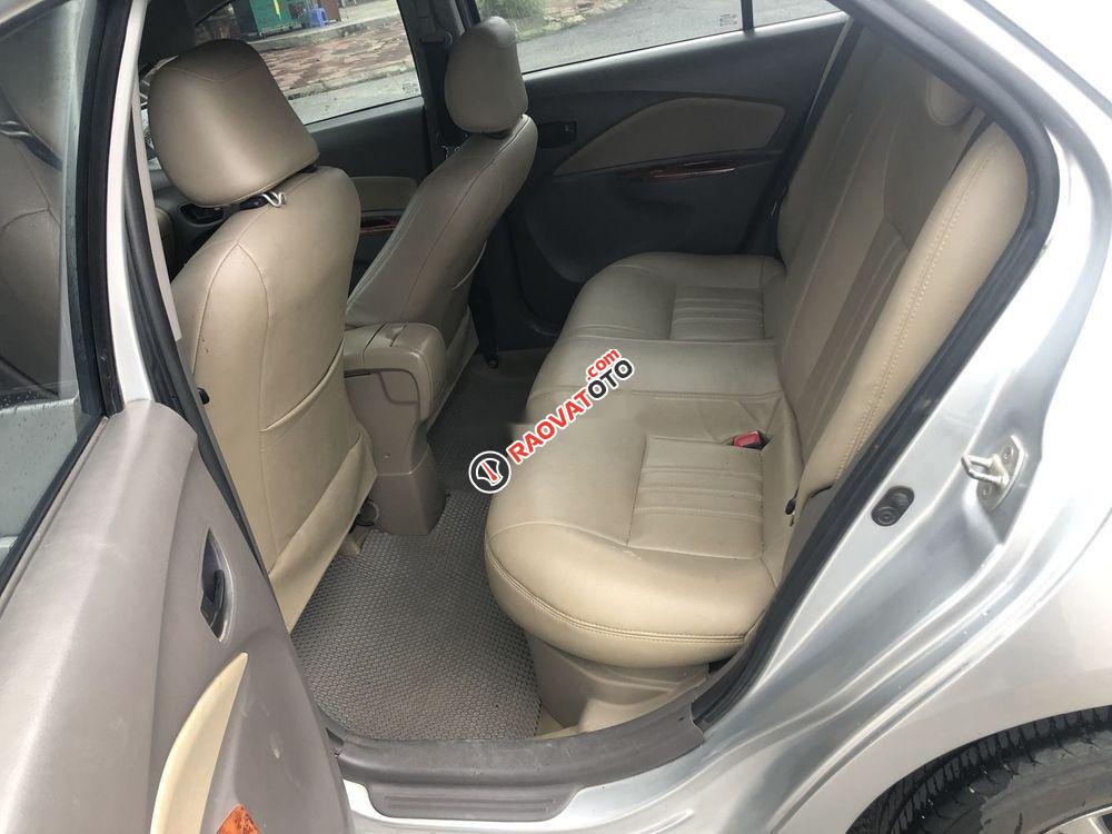 Cần bán Toyota Vios MT đời 2011, màu bạc-3