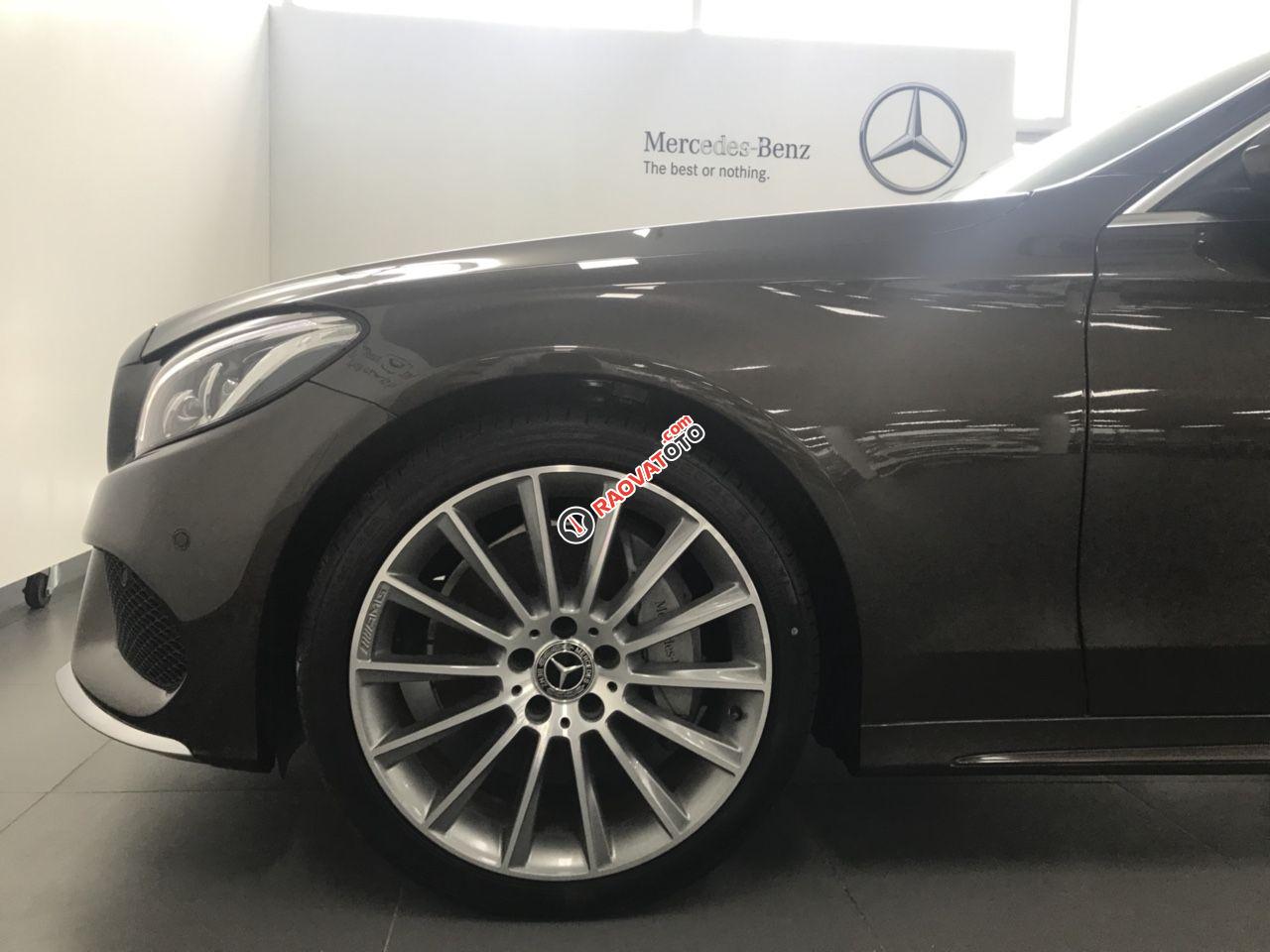 Bán Mercedes-Benz C300 2017 AMG chính hãng, màu nâu/nội thất đen. Xe lướt 17.000 km-6