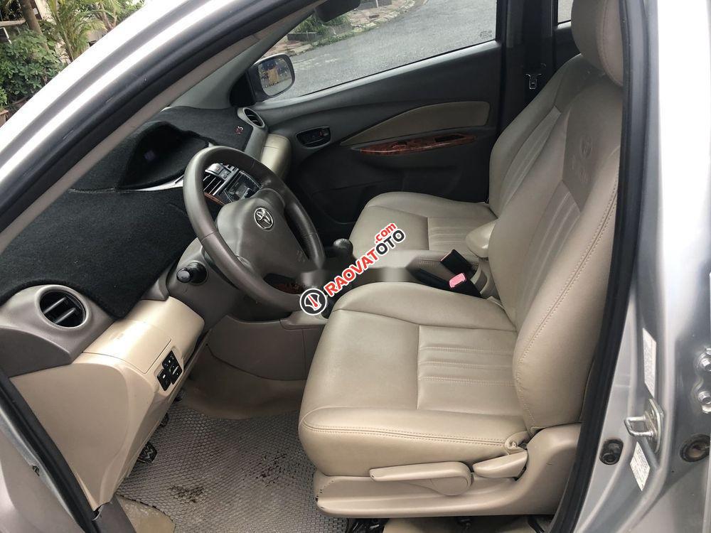 Cần bán Toyota Vios MT đời 2011, màu bạc-4