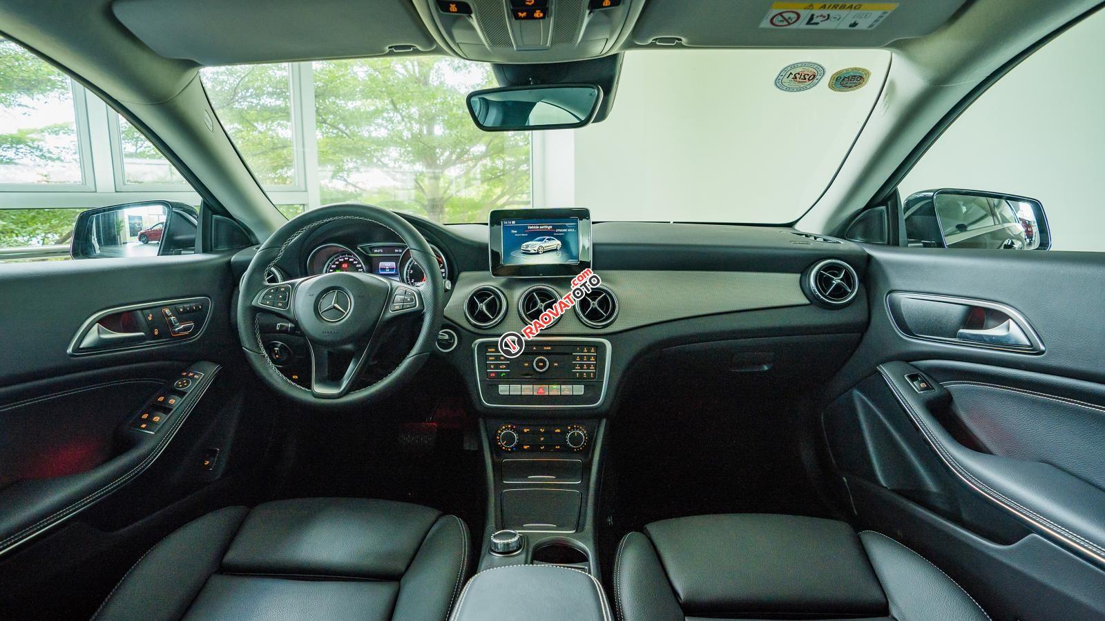 Mercedes CLA200 2018, màu đen, xe nhập, mới 99% hàng demo-2