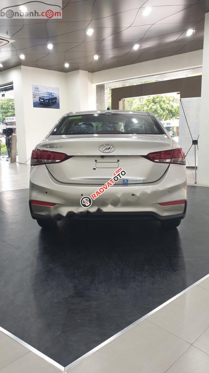 Cần bán Hyundai Accent 2019, màu kem (be)-3