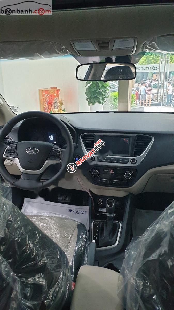 Cần bán Hyundai Accent 2019, màu kem (be)-5