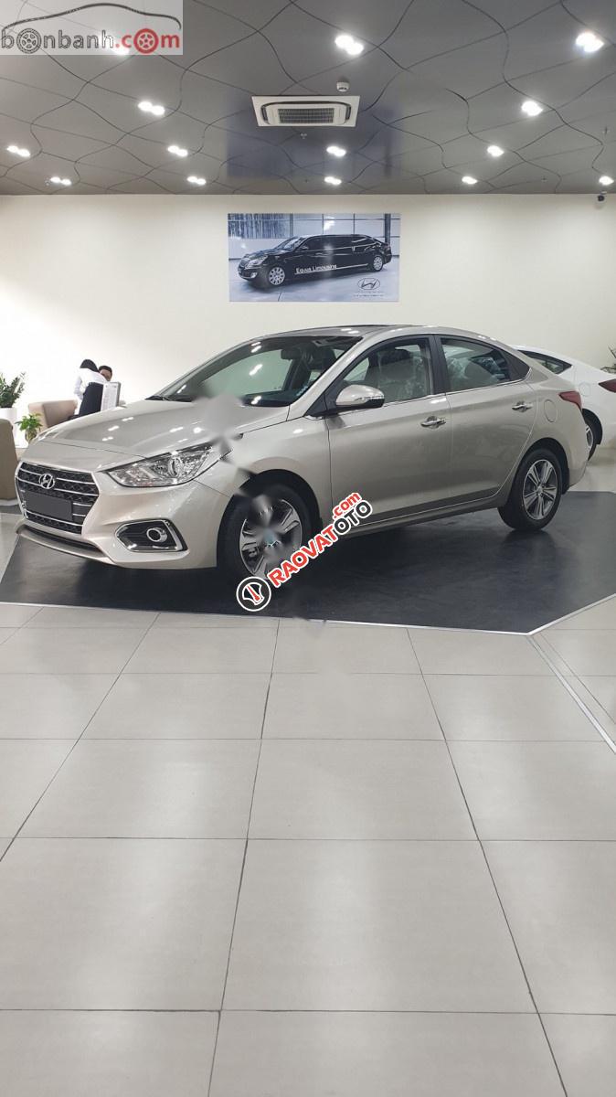 Cần bán Hyundai Accent 2019, màu kem (be)-2