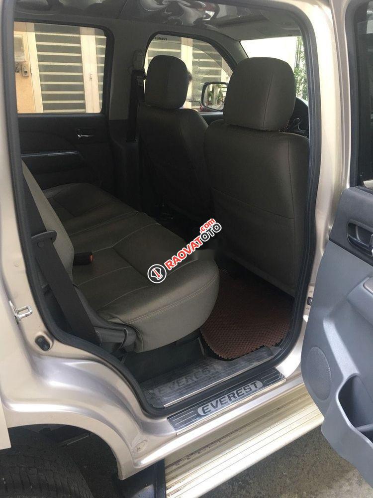 Cần bán xe Ford Everest MT sản xuất 2015-10