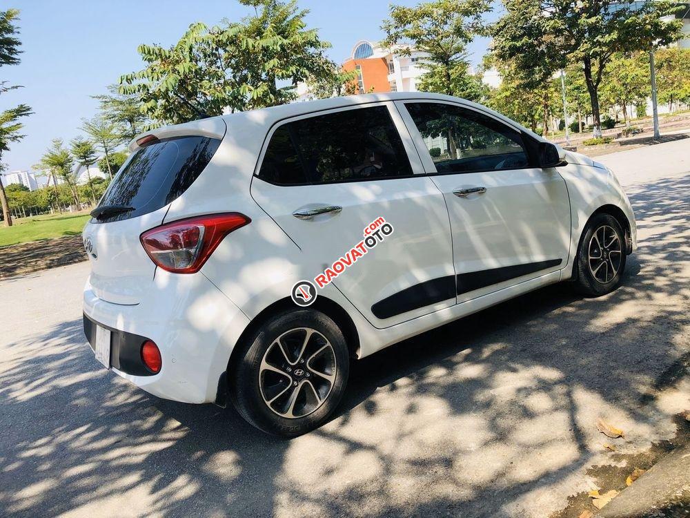 Bán xe Hyundai Grand i10 AT năm sản xuất 2017, màu trắng, xe nhập chính chủ giá cạnh tranh-1