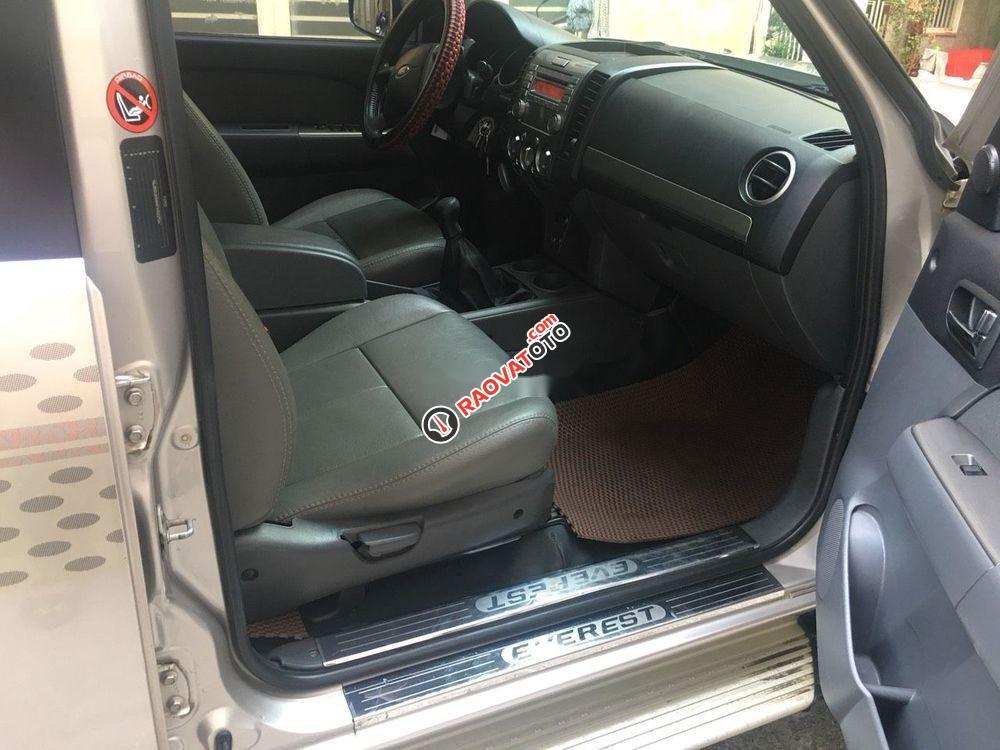 Cần bán xe Ford Everest MT sản xuất 2015-2