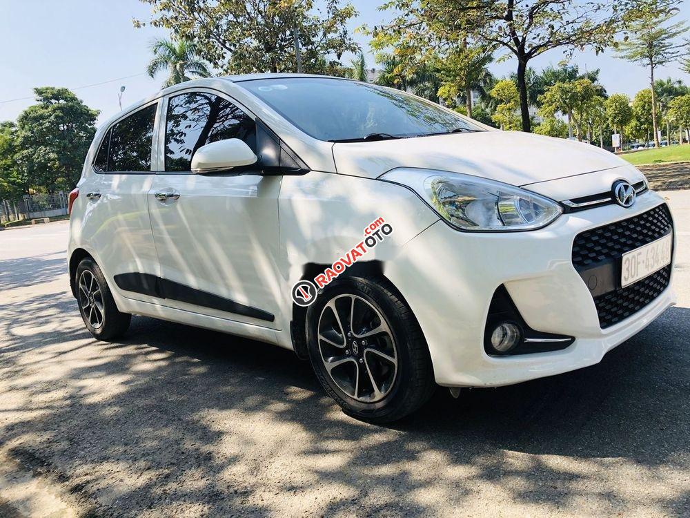 Bán xe Hyundai Grand i10 AT năm sản xuất 2017, màu trắng, xe nhập chính chủ giá cạnh tranh-6