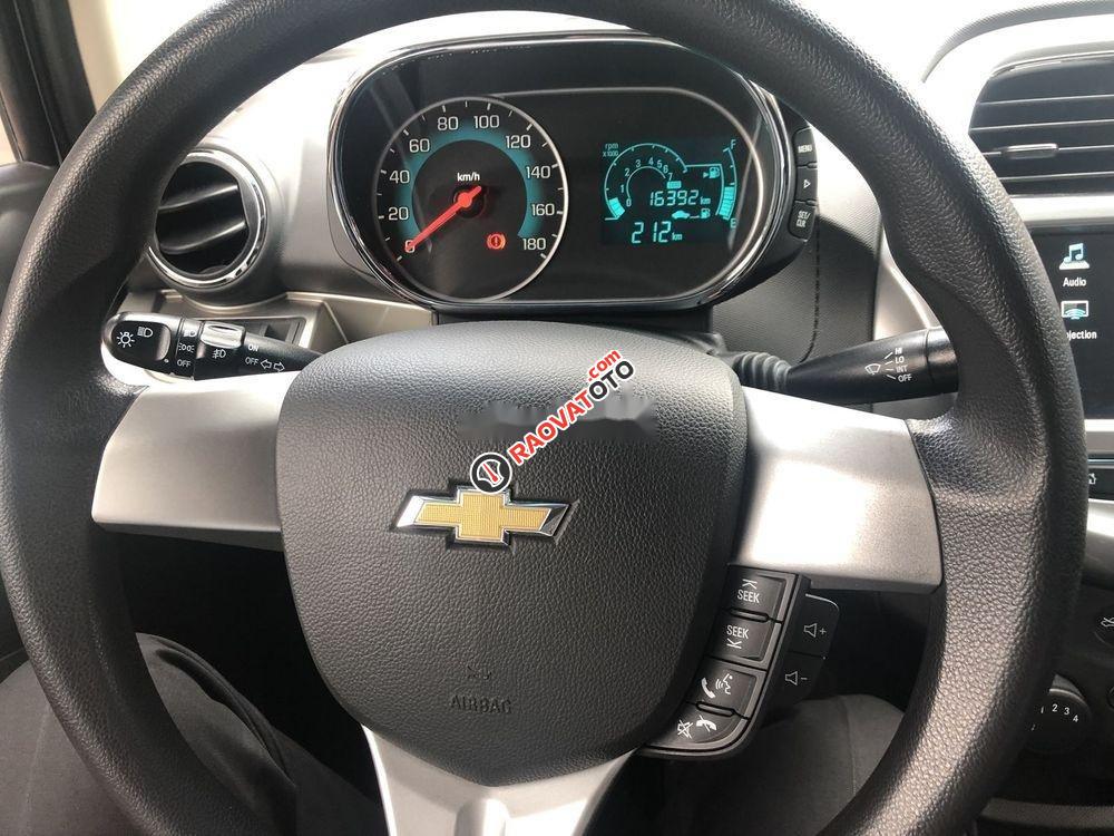 Cần bán gấp Chevrolet Spark LT năm sản xuất 2018, màu trắng-0