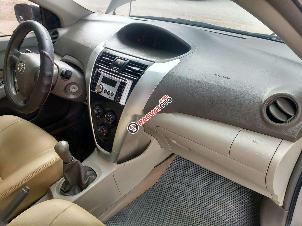 Bán Toyota Vios MT năm 2011, màu bạc, giá tốt-4