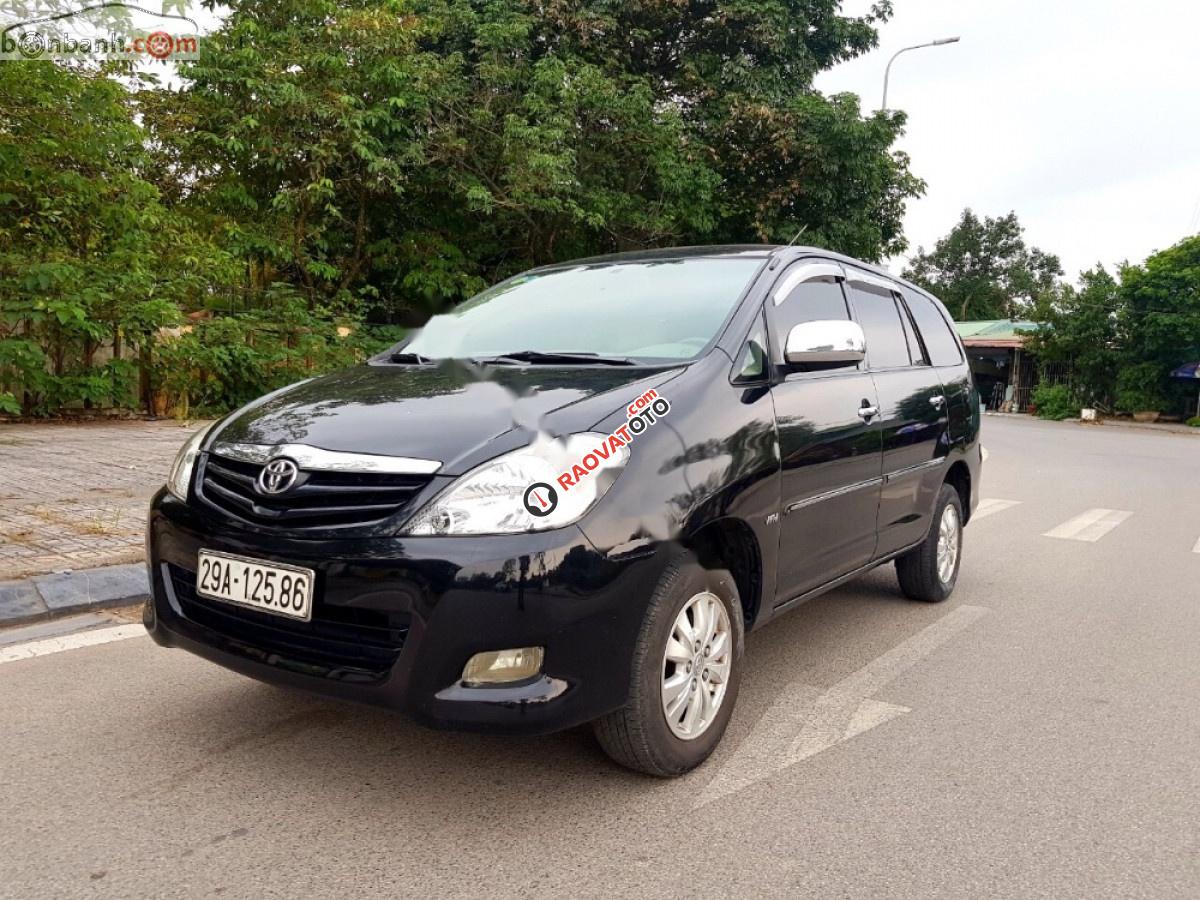 Cần bán Toyota Innova MT sản xuất năm 2011, màu đen, số sàn -5