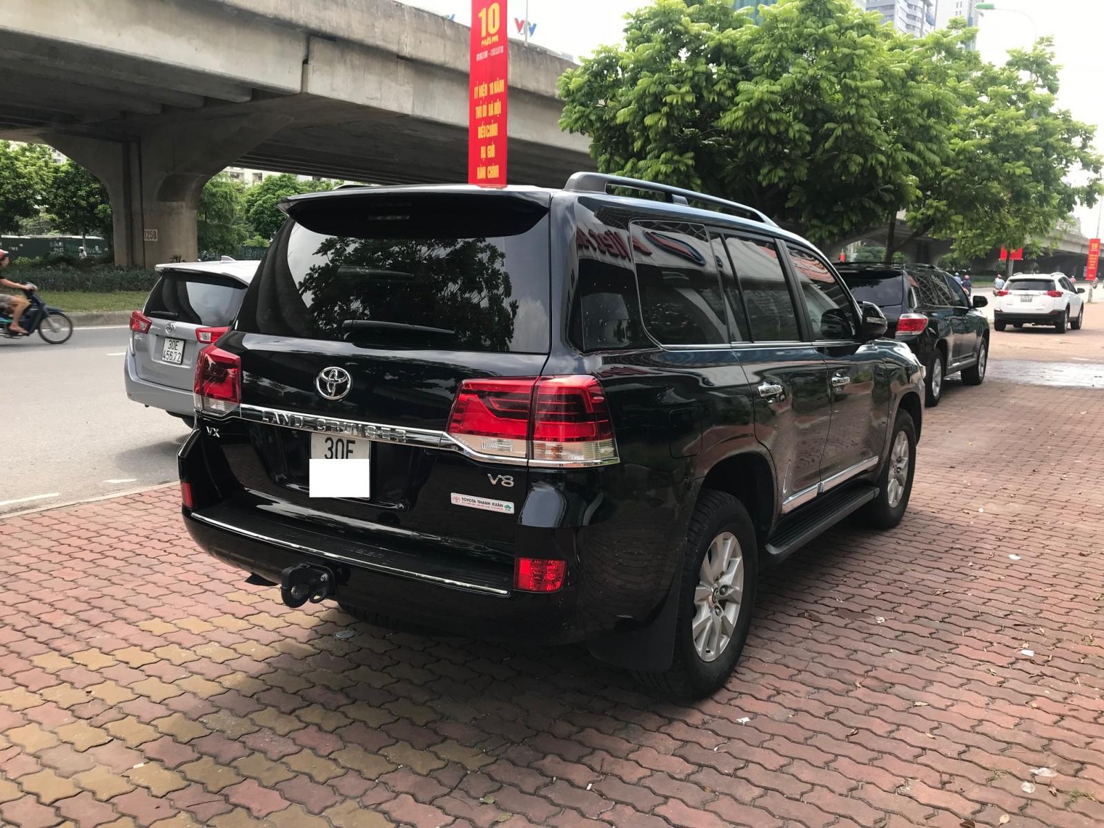 Cần bán xe Toyota Land Cruiser VX 2016, màu đen, nhập khẩu nguyên chiếc-2