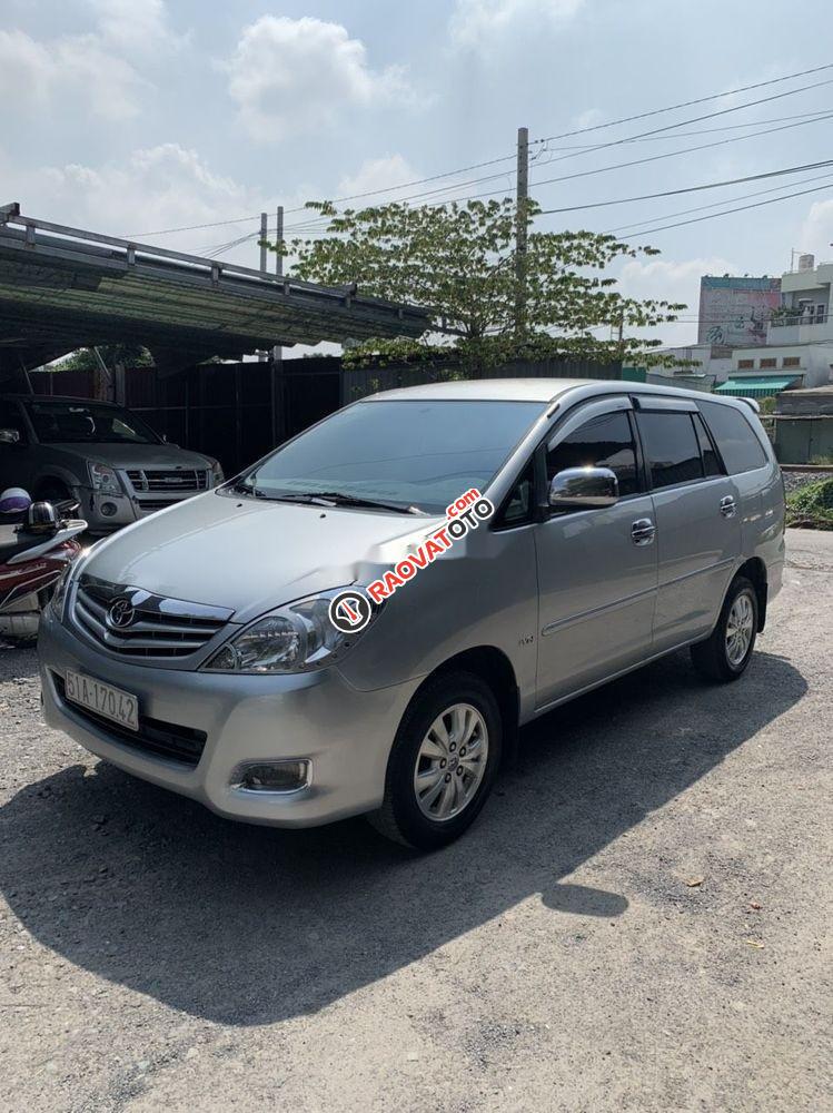 Bán Toyota Innova MT sản xuất năm 2011, màu bạc-1