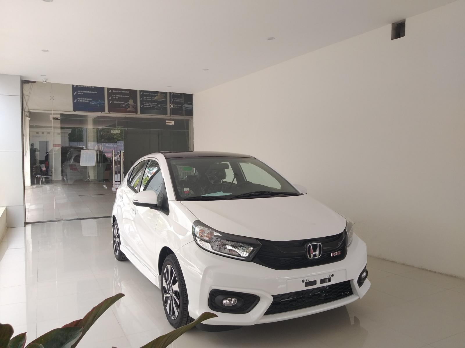 Honda Ôtô Thanh Hóa, giao ngay Honda Brio 1.2 RS, màu trắng, đời 2019, giảm giá sập sàn. LH: 0962028368-1