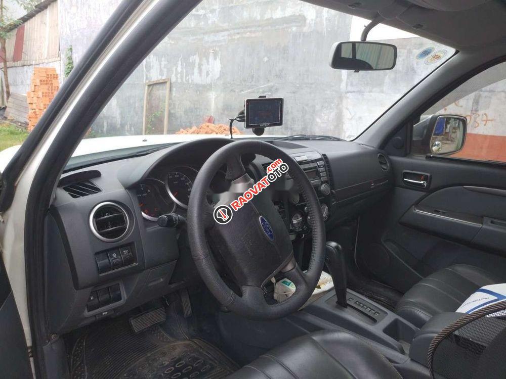 Cần bán gấp Ford Everest AT đời 2014, màu trắng, xe nhập chính chủ-2