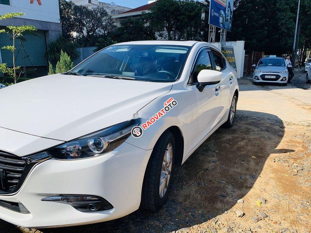 Cần bán Mazda 3 sản xuất 2018, màu trắng, số tự động-4