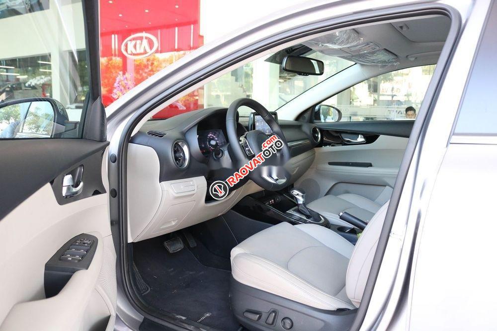 Bán Kia Cerato năm sản xuất 2019, màu bạc, giá chỉ 559 triệu-9