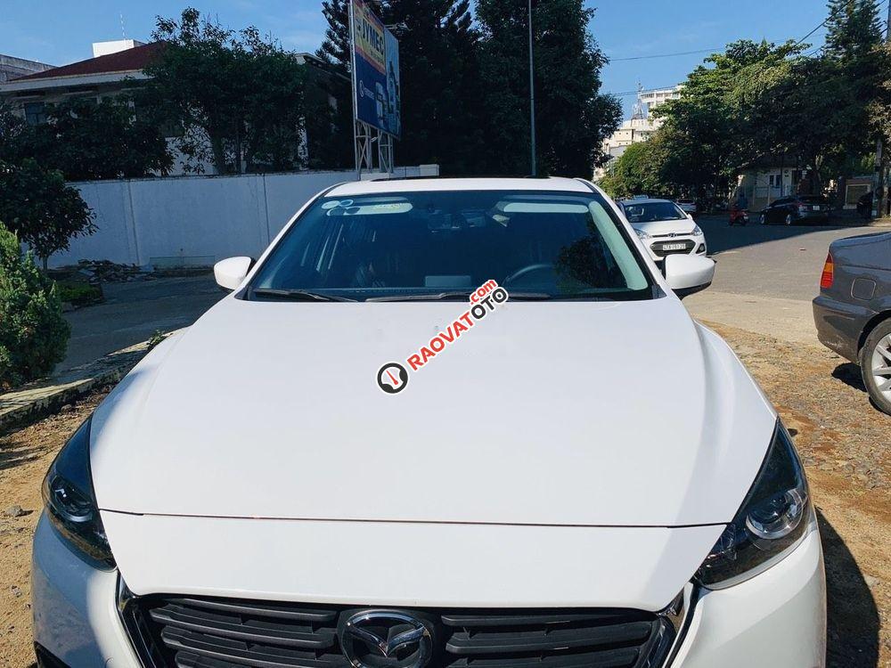 Cần bán Mazda 3 sản xuất 2018, màu trắng, số tự động-3