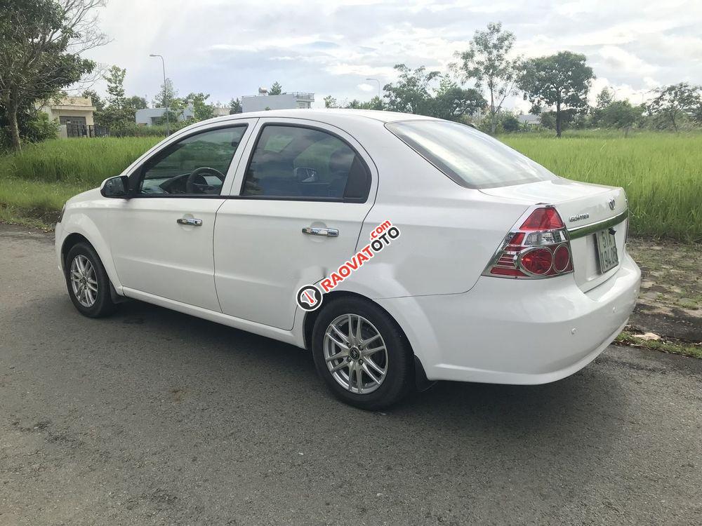 Cần bán lại xe Daewoo Gentra đời 2011, màu trắng còn mới, giá 135tr-6