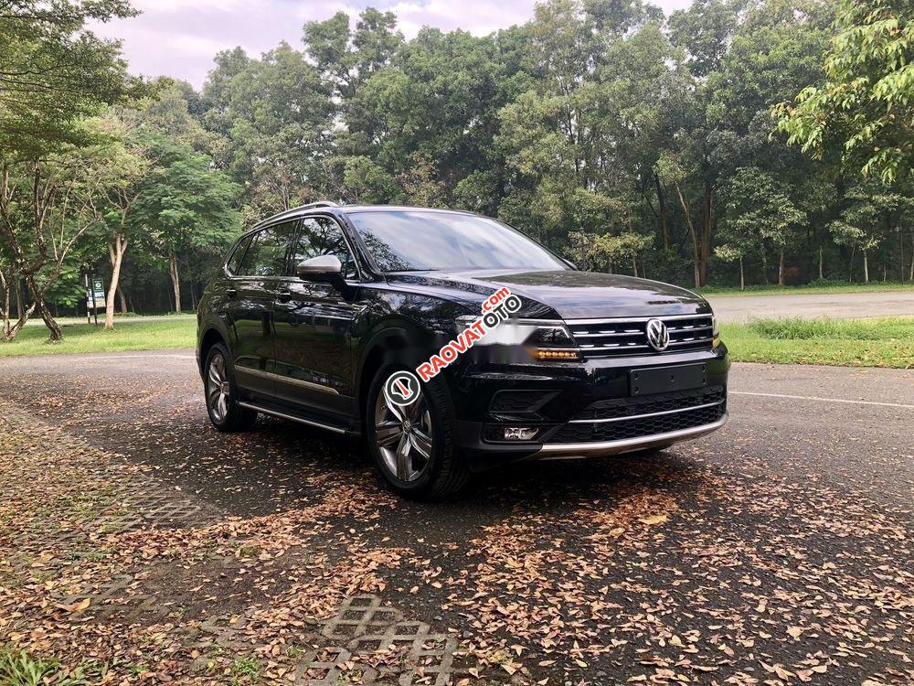 Cần bán lại xe Volkswagen Tiguan năm sản xuất 2019, màu đen, nhập khẩu nguyên chiếc-2