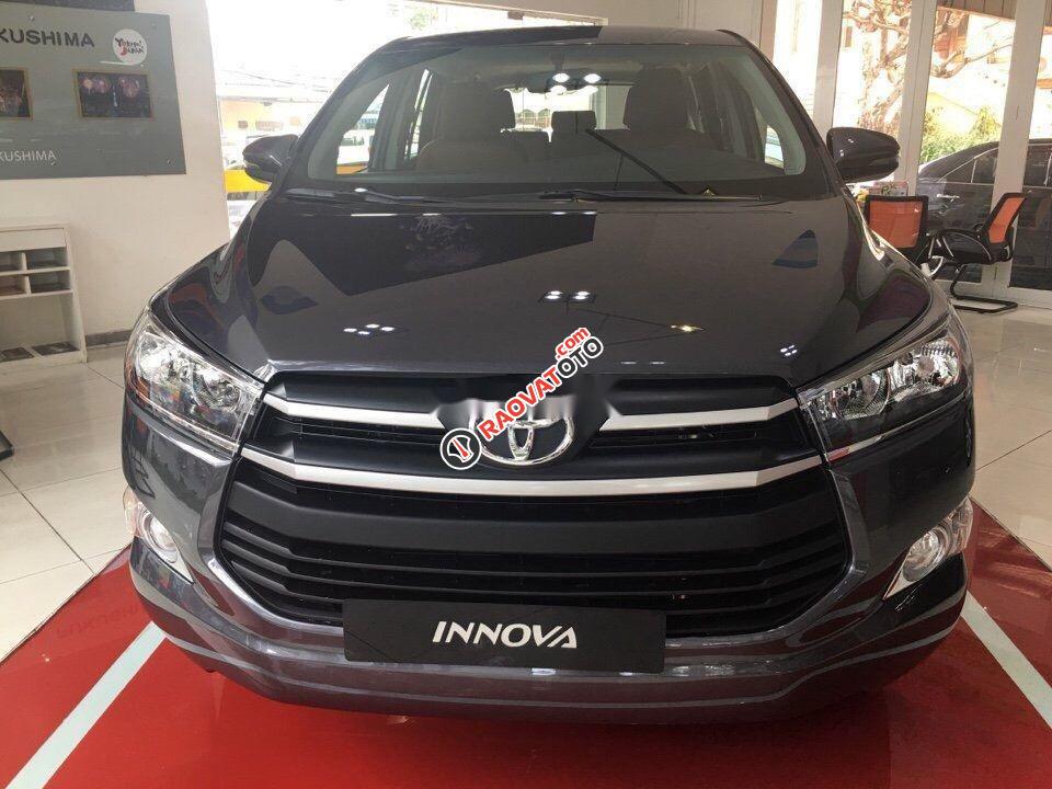 Cần bán Toyota Innova năm sản xuất 2019, giá tốt-0