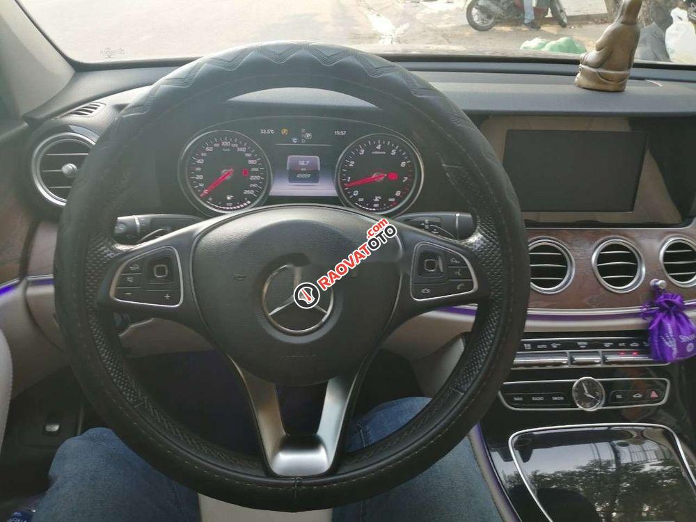 Cần bán xe Mercedes E200 sản xuất năm 2017, màu nâu như mới-1