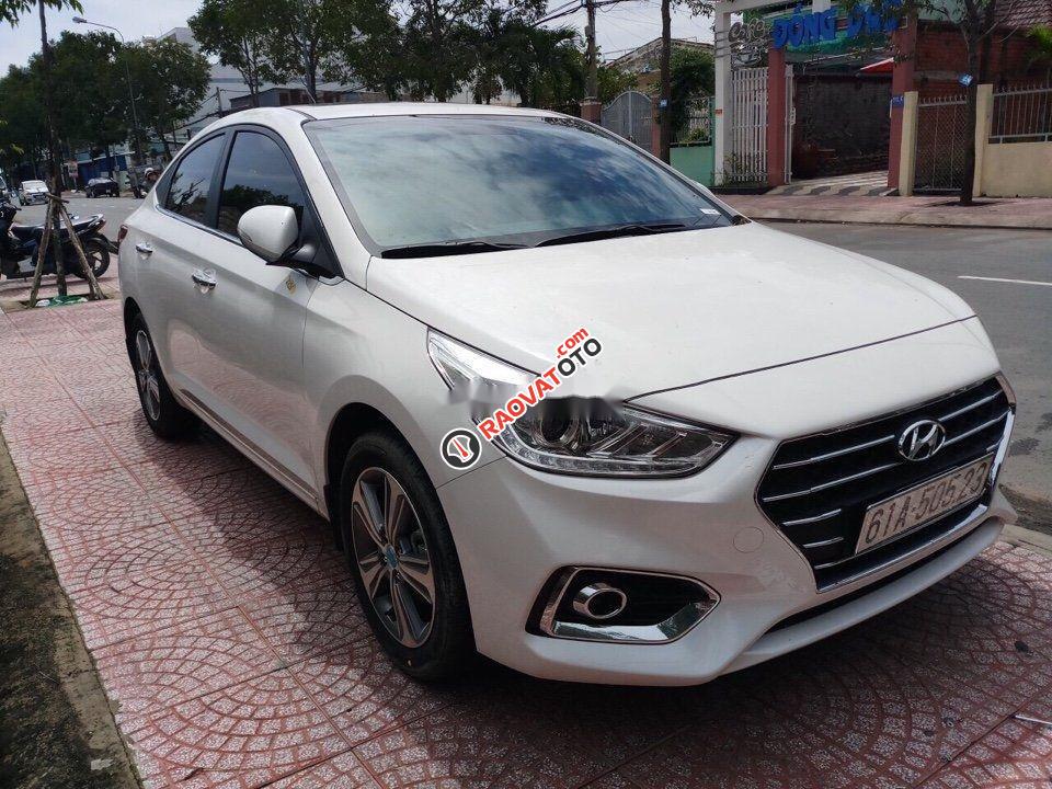 Bán Hyundai Accent sản xuất 2018, màu trắng, nhập khẩu -0