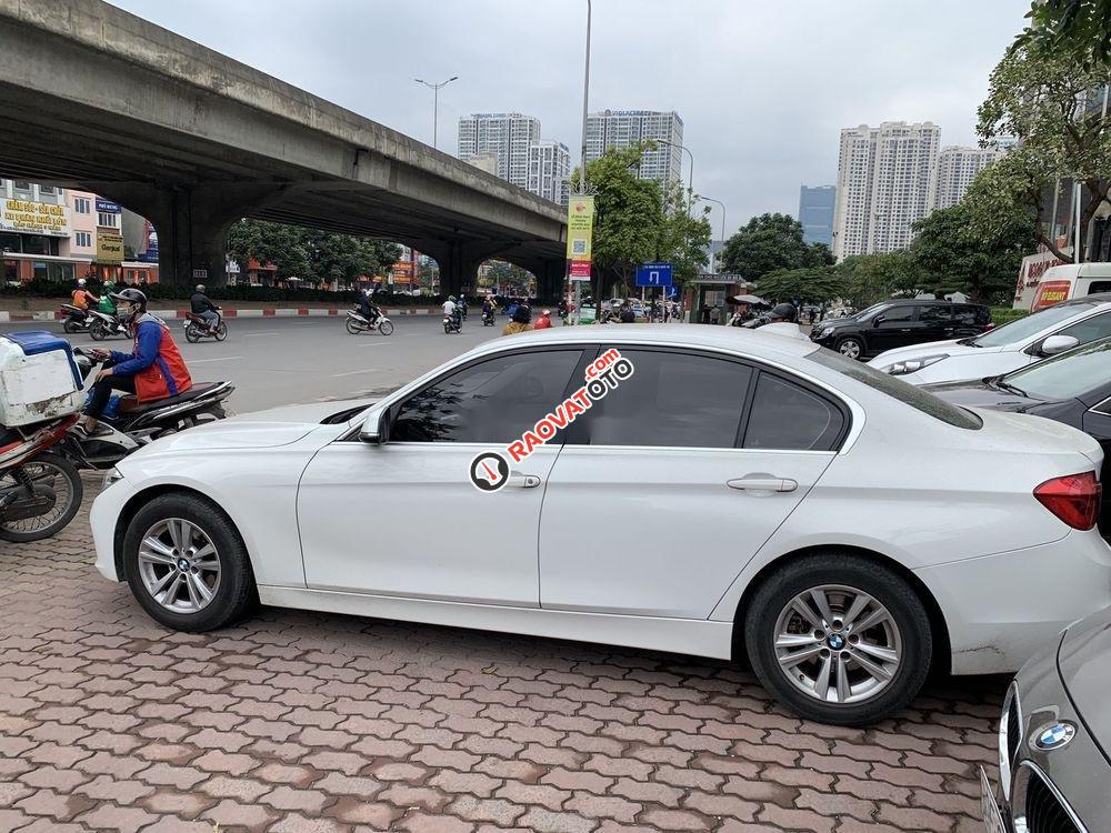 Cần bán xe BMW 320i đời 2016, màu trắng, xe nhập-1