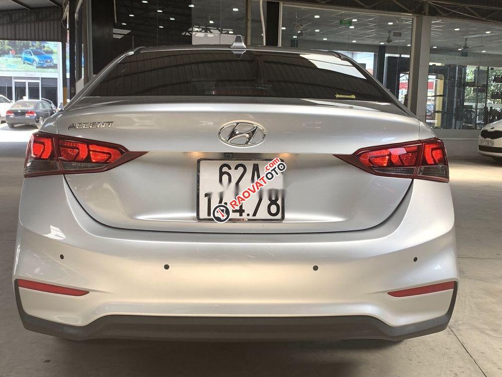 Cần bán Hyundai Accent 1.4MT CVT năm sản xuất 2019, màu bạc-9