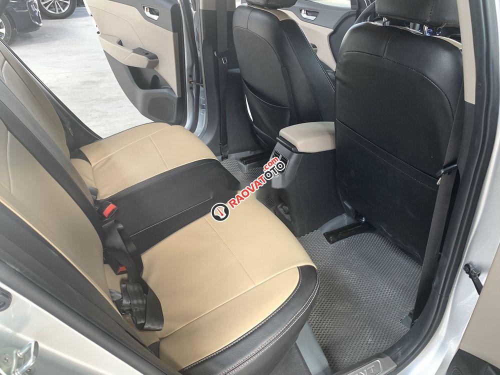 Cần bán Hyundai Accent 1.4MT CVT năm sản xuất 2019, màu bạc-4