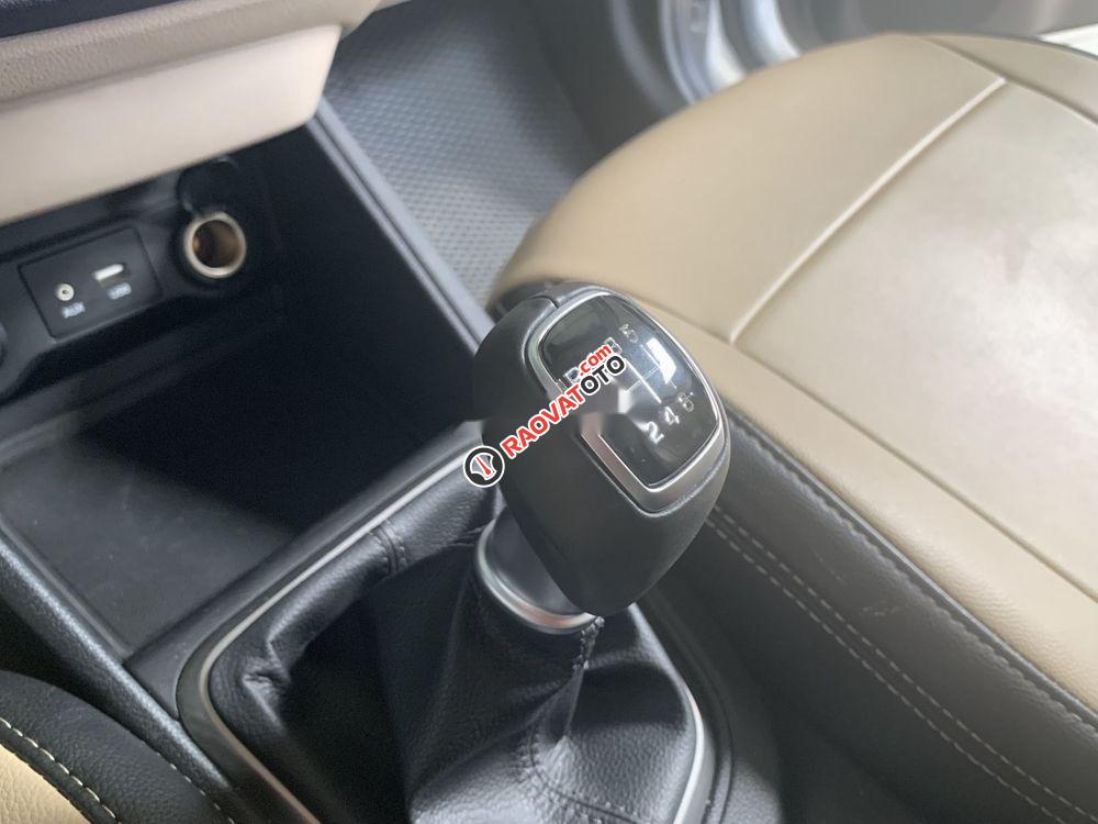 Cần bán Hyundai Accent 1.4MT CVT năm sản xuất 2019, màu bạc-1