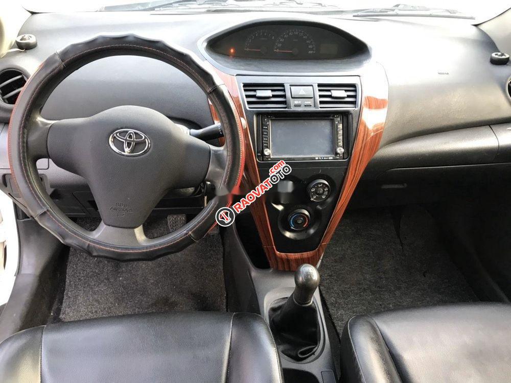 Cần bán gấp Toyota Vios MT sản xuất 2011, màu trắng, xe nhập-6