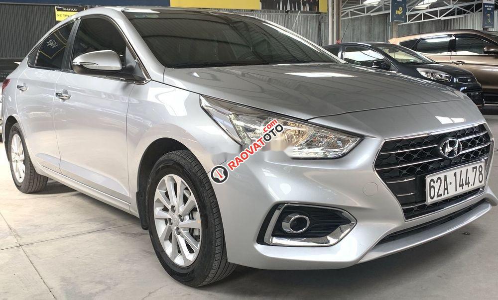 Cần bán Hyundai Accent 1.4MT CVT năm sản xuất 2019, màu bạc-11