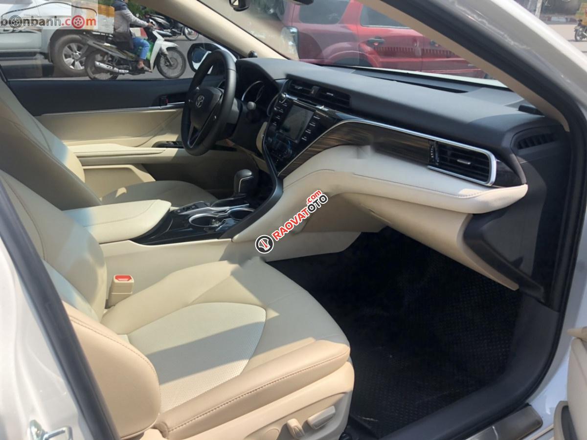 Cần bán Toyota Camry 2019, màu bạc, nhập khẩu-5