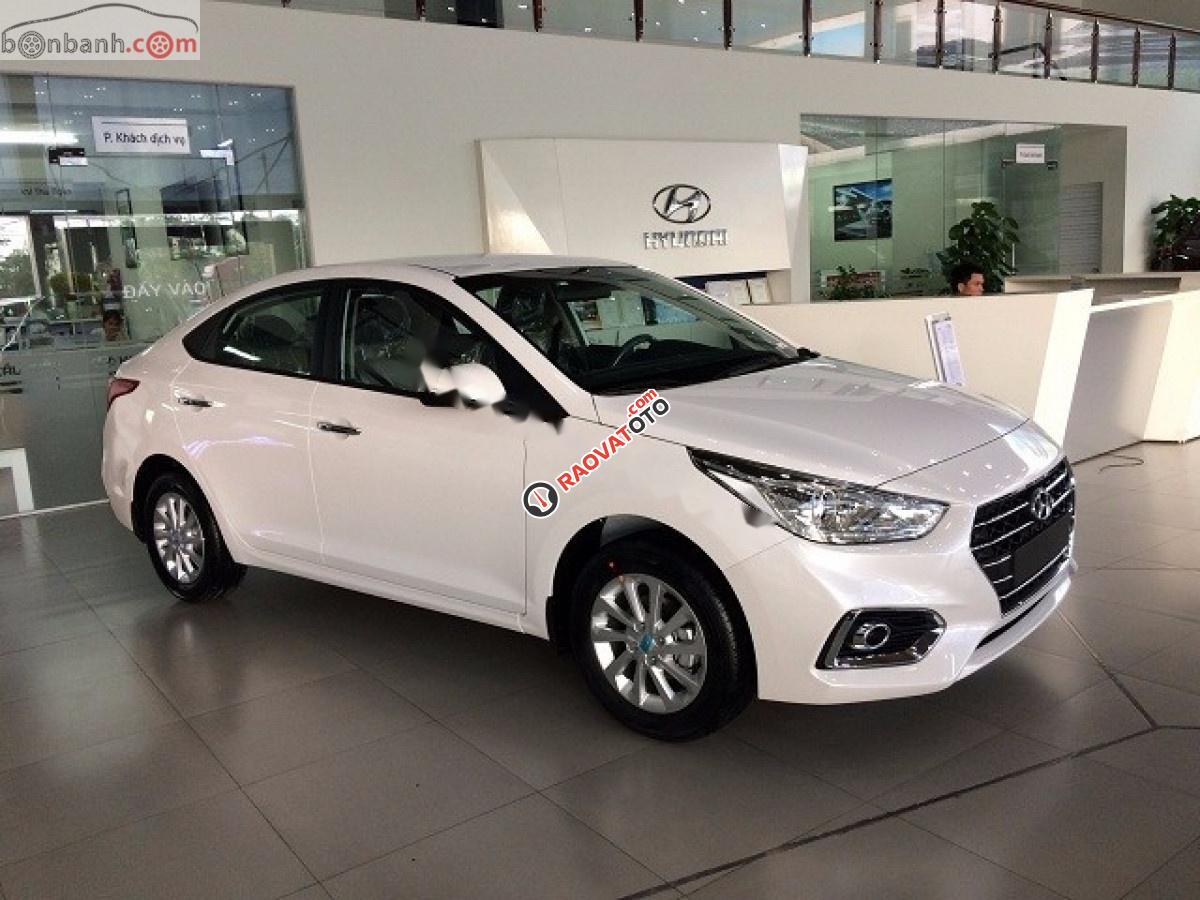 Bán xe Hyundai Accent sản xuất năm 2019, màu trắng-3