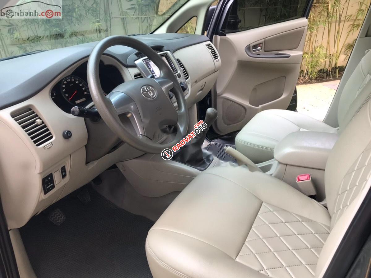 Cần bán xe Toyota Innova 2.0E MT sx 2015, màu xám số sàn, 525 triệu-5