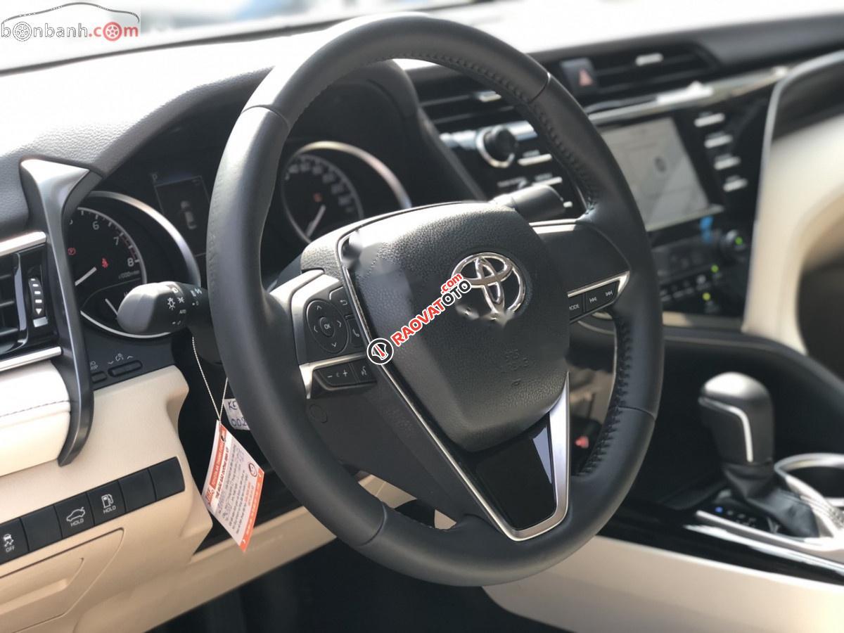 Cần bán Toyota Camry 2019, màu bạc, nhập khẩu-8