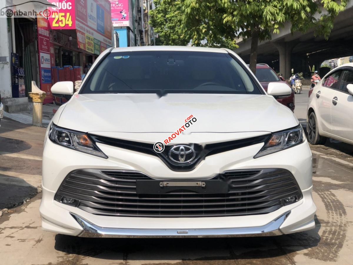 Cần bán Toyota Camry 2019, màu bạc, nhập khẩu-2