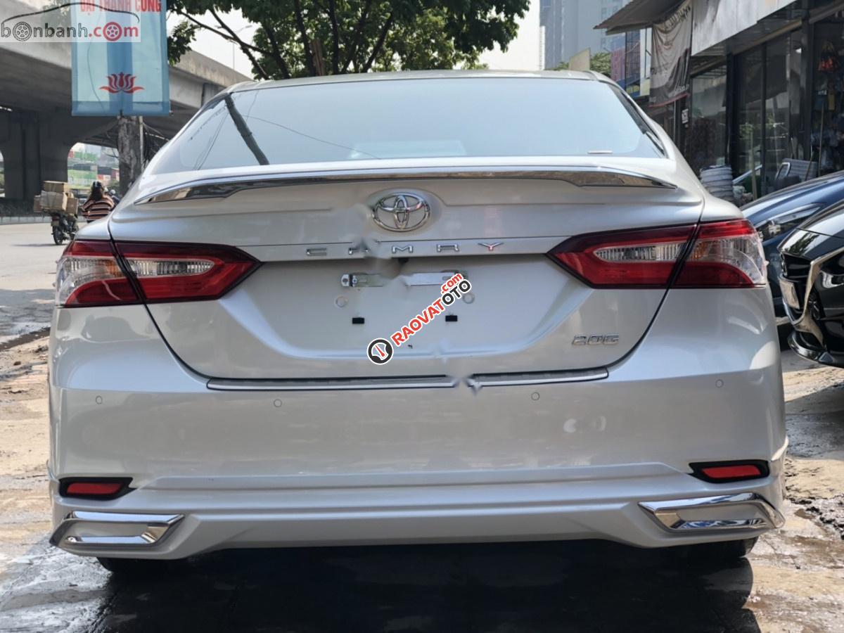 Cần bán Toyota Camry 2019, màu bạc, nhập khẩu-9