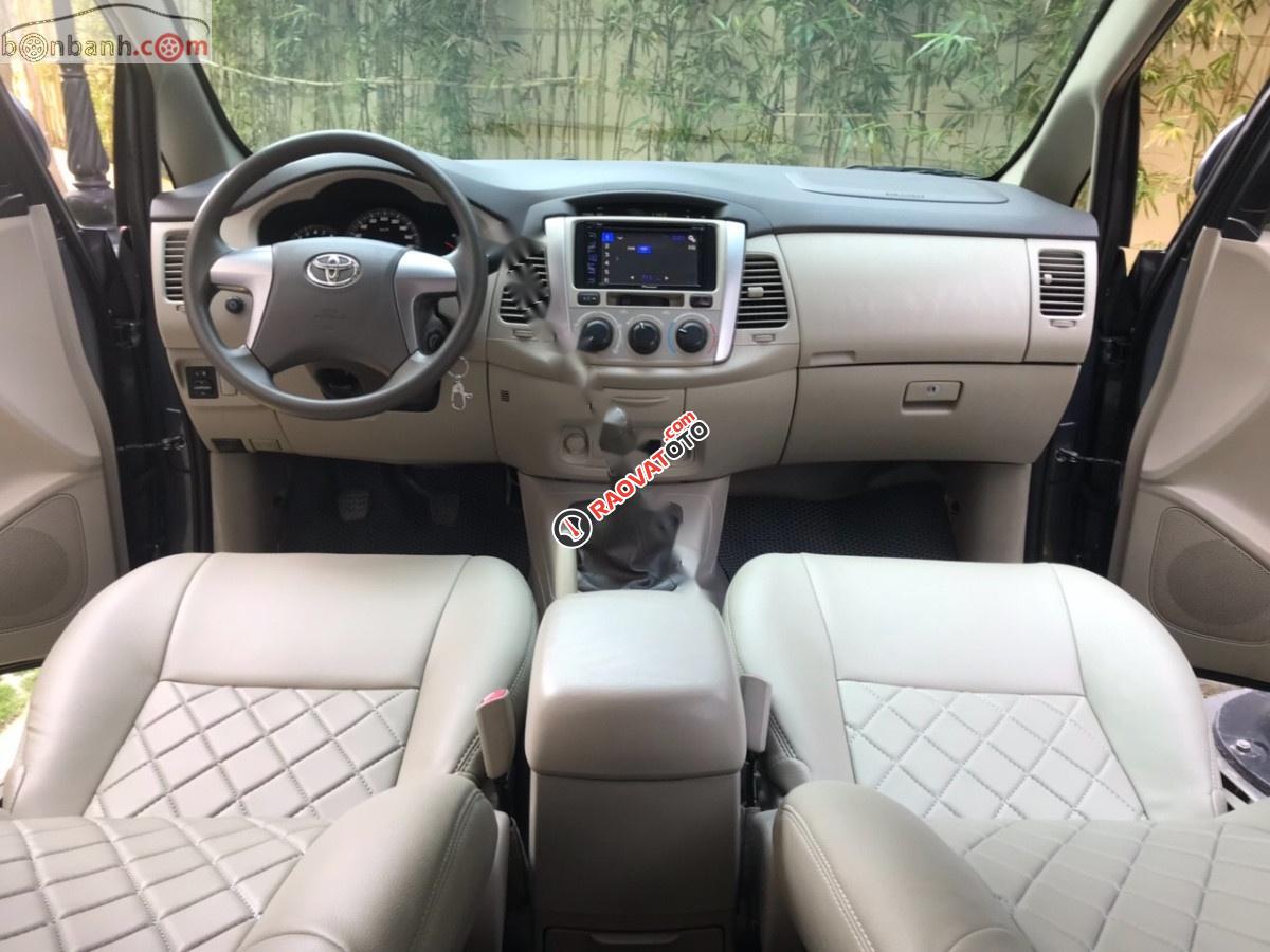 Cần bán xe Toyota Innova 2.0E MT sx 2015, màu xám số sàn, 525 triệu-6