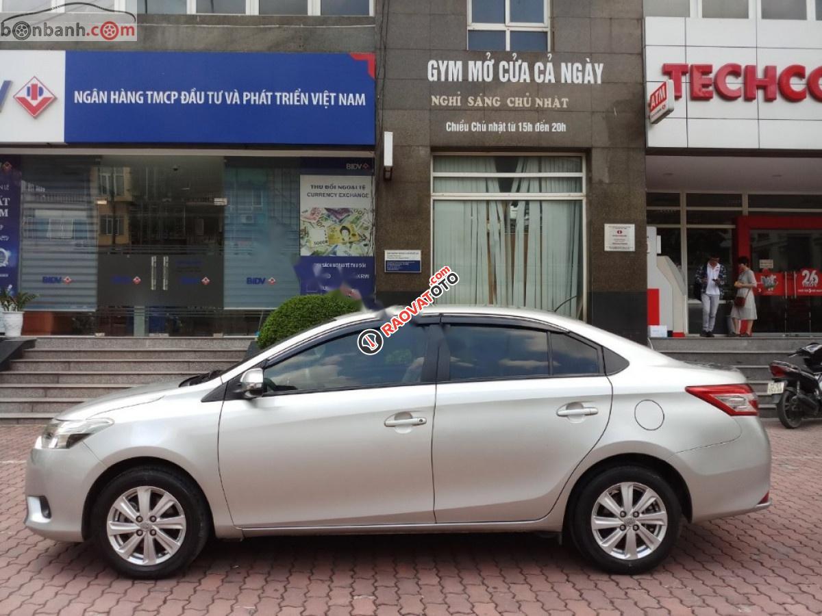 Bán Toyota Vios đời 2016, màu bạc số sàn, giá 415tr-4