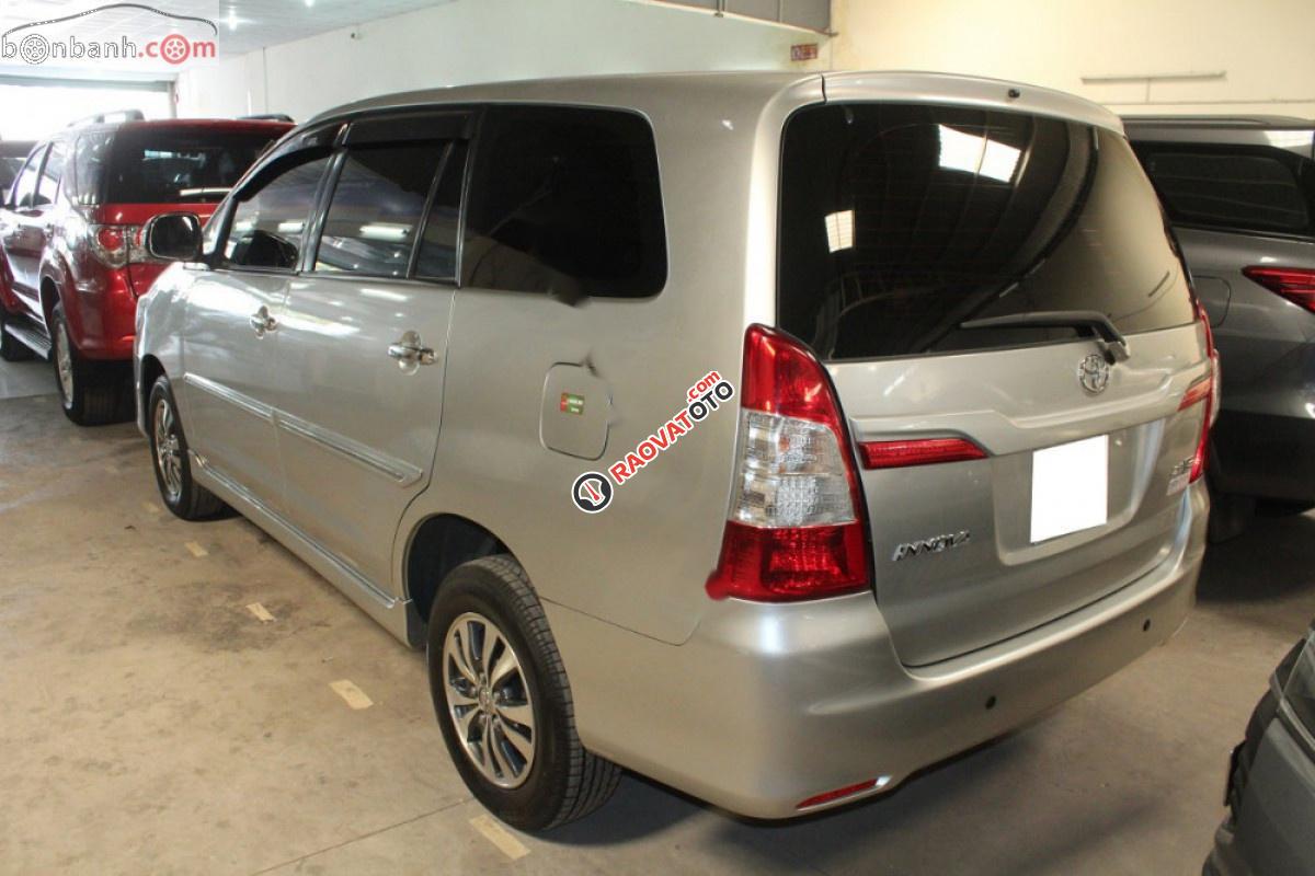 Bán Toyota Innova 2.0E đời 2015, màu bạc đã đi 50474km-2