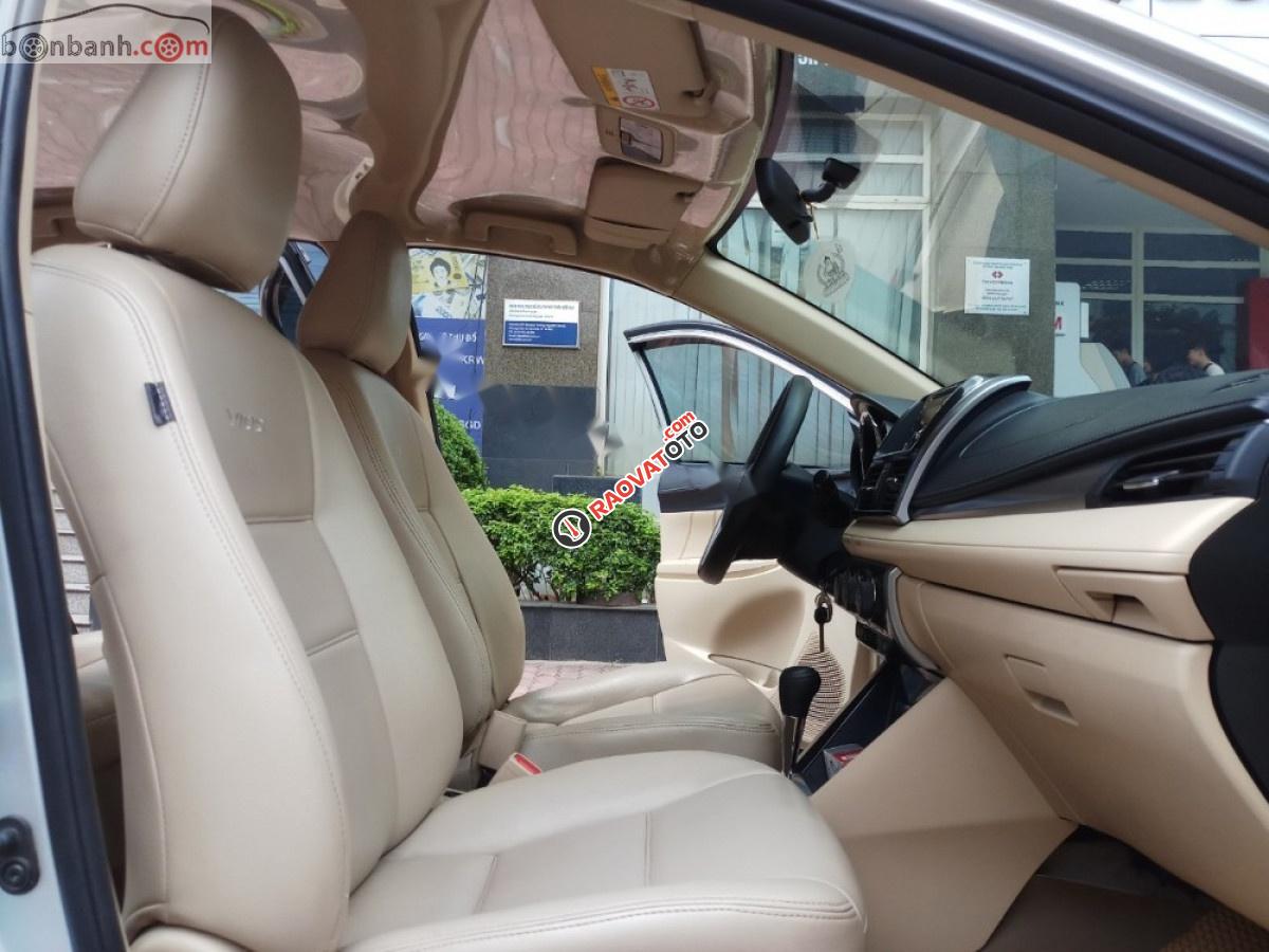Bán Toyota Vios đời 2016, màu bạc số sàn, giá 415tr-6
