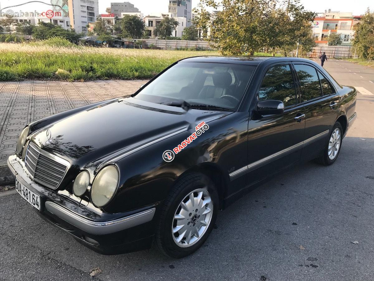 Cần bán Mercedes E240 gia đình đời 2001, màu đen chính chủ, 188 triệu-9