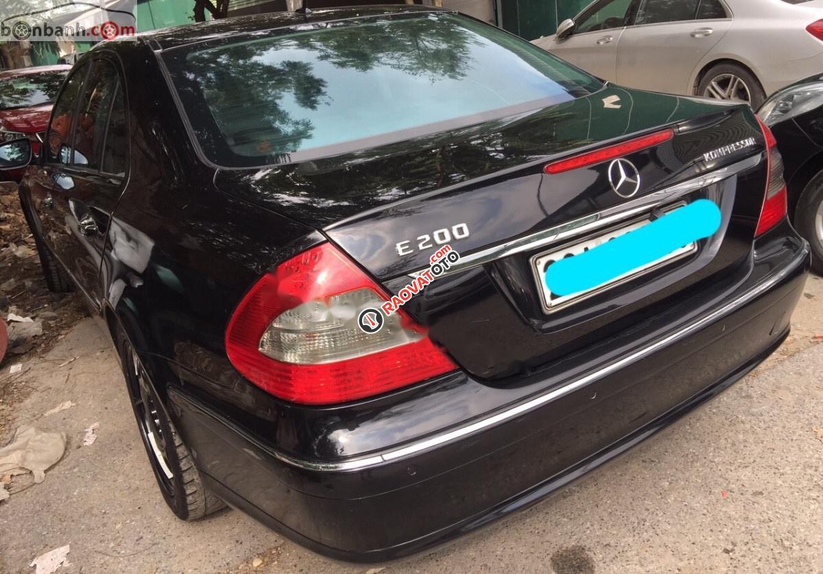 Cần bán Mercedes E200 đời 2007, màu đen-0