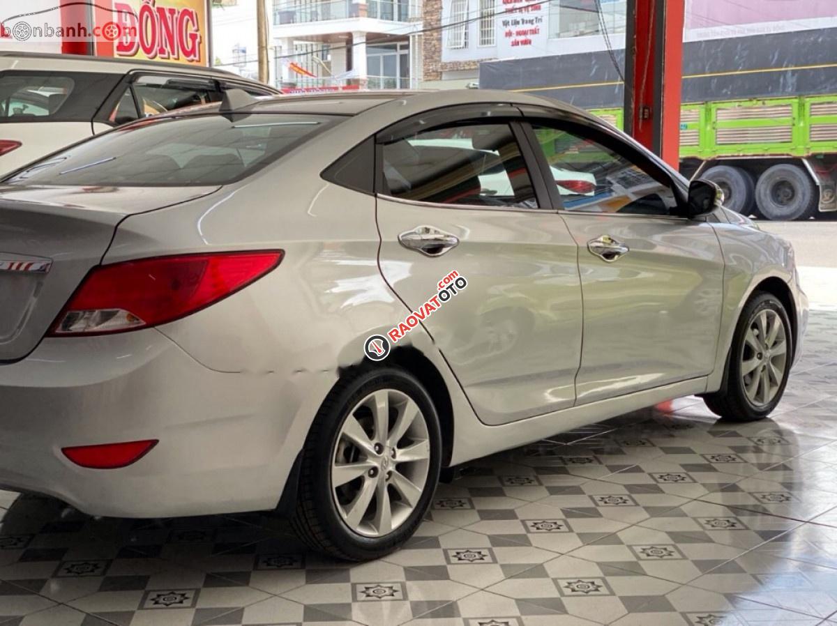 Bán Hyundai Accent 1.4 MT sản xuất 2015, màu bạc, nhập khẩu Hàn Quốc xe gia đình -5