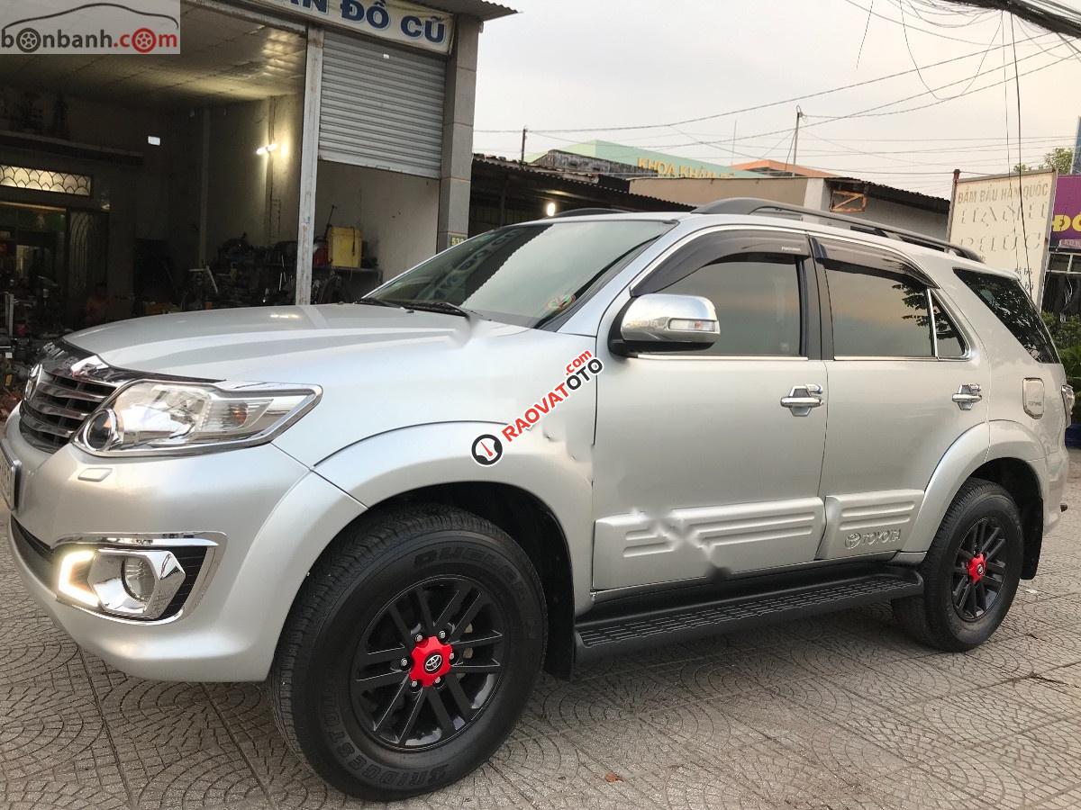 Cần bán Toyota Fortuner 2.7V đời 2013, màu bạc giá cạnh tranh-8