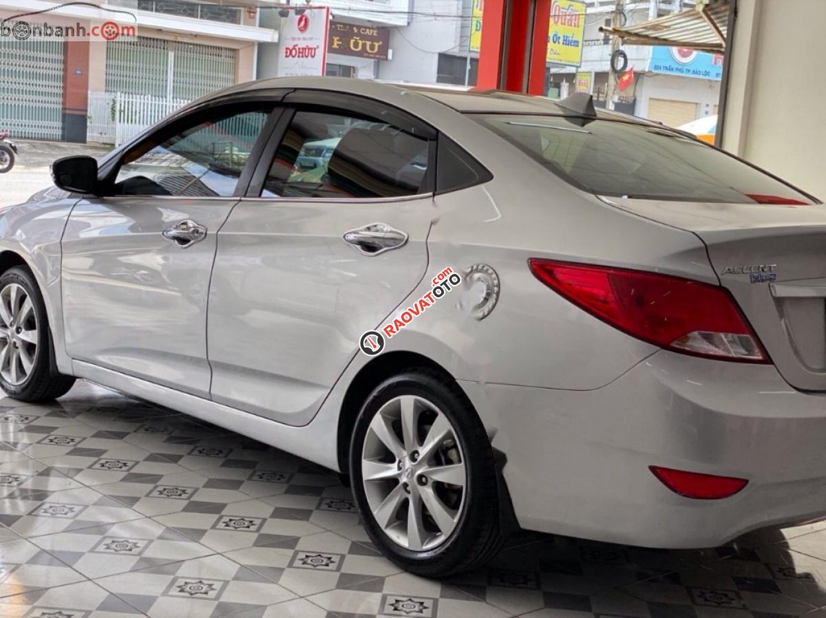 Bán Hyundai Accent 1.4 MT sản xuất 2015, màu bạc, nhập khẩu Hàn Quốc xe gia đình -2