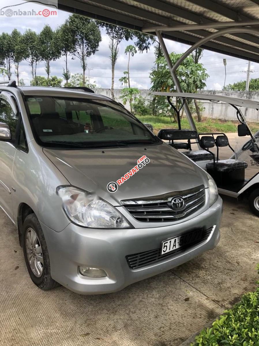 Bán Toyota Innova V năm 2009, màu bạc số tự động-3